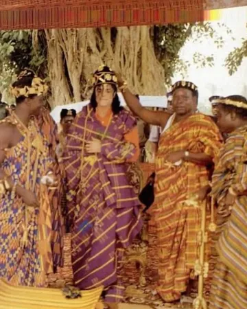 Remember when Michael Jackson was crowned “King Sani” in Côte d’Ivoire? 🇨🇮On February 14, 1992, during a goodwill visit to Africa, Michael Jackson journeyed to the Kingdom of Sanwi in Kindjabo, where ...