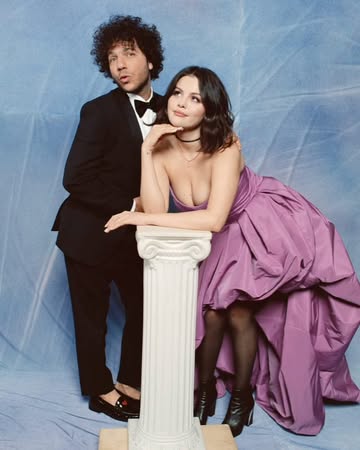 SO cute!! #BennyBlanco rented a limo and took #SelenaGomez to the mall to get some stereotypical #prom photos taken since she never had the chance to attend one 😭😭(Also, sidenote, am I the only one th...