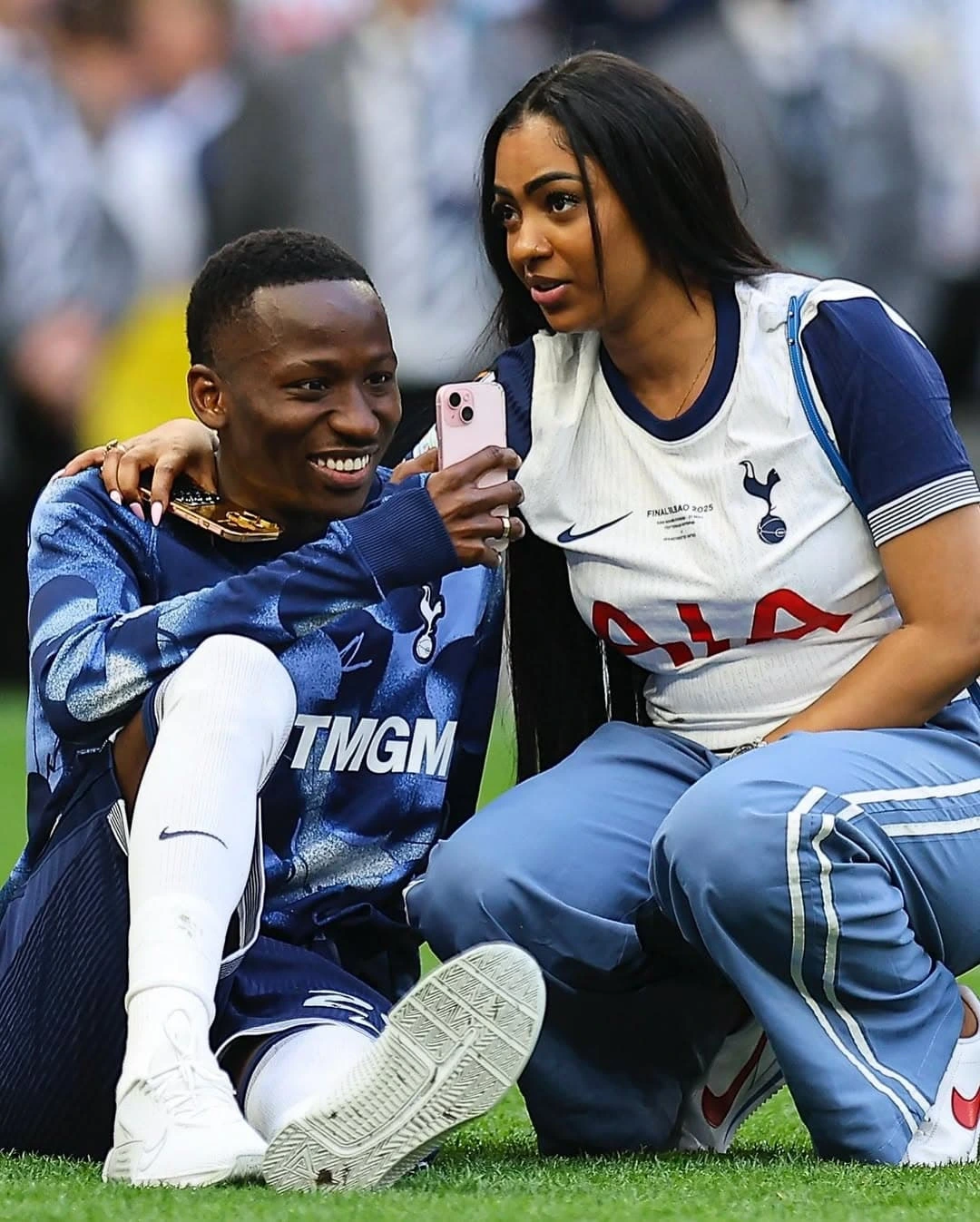 Couple Sarr ❤❤❤ Sénégal rék 🇸🇳 ...@dakar_snap #football  #tottenham #premierleague #europaleague #fashion #fashionblogger #fashionstyle #mode #modellife #beauté #beaute #model #modeling #modelshoot #i...