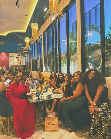 Good food, great vibes, better company. Chapter 25 looks good on me. #birthdaydinnerdump 👗 @molara_martins 📸 @rahmanshottit